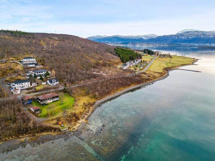 Hus Med Egen Strandlinje Тромсьо Екстериор снимка